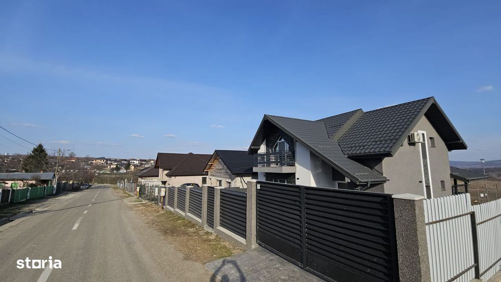 Casă modernă P+M cu vedere spectaculoasă lac Ciurbești