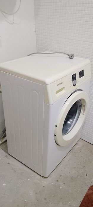Продам машинку стиральную автомат