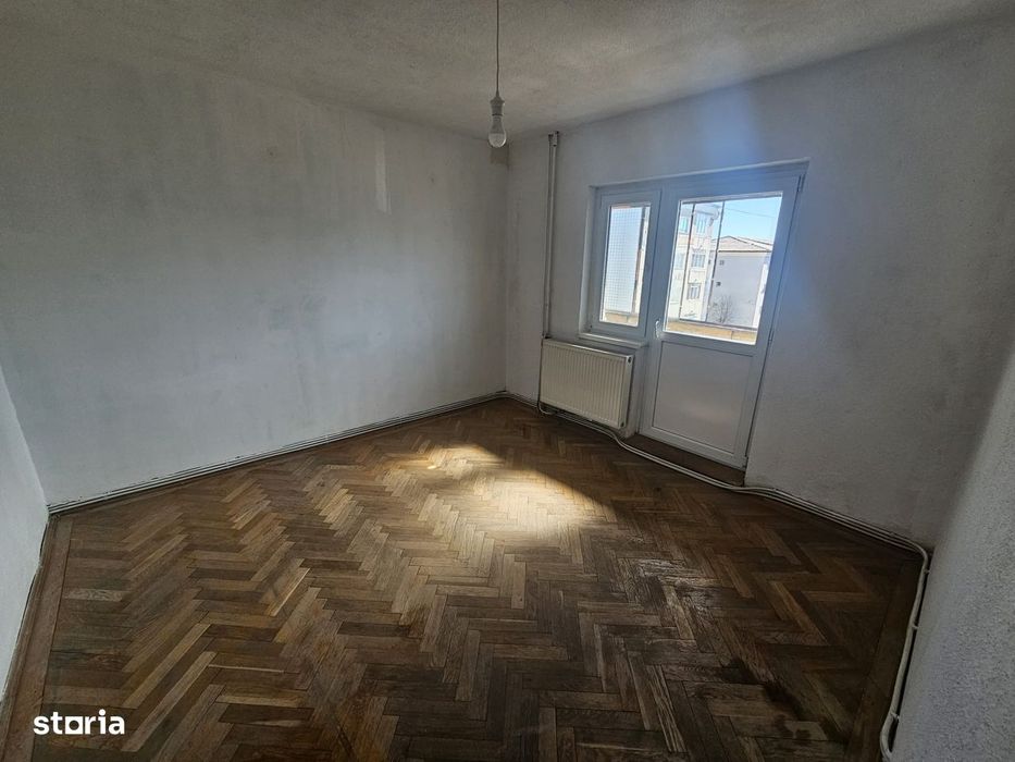 Apartament cu 2 camere de vânzare în Curtea de Argeș.