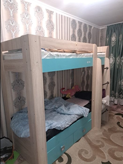 Двухъярусную кровать