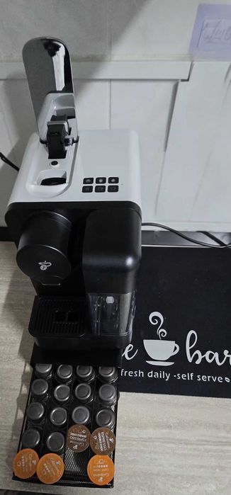 Espressor capsule TCHIBO Cafissimo Milk CAFMILKW, 1.2l, 1350W, 15 bar + SUPORT 30capsule