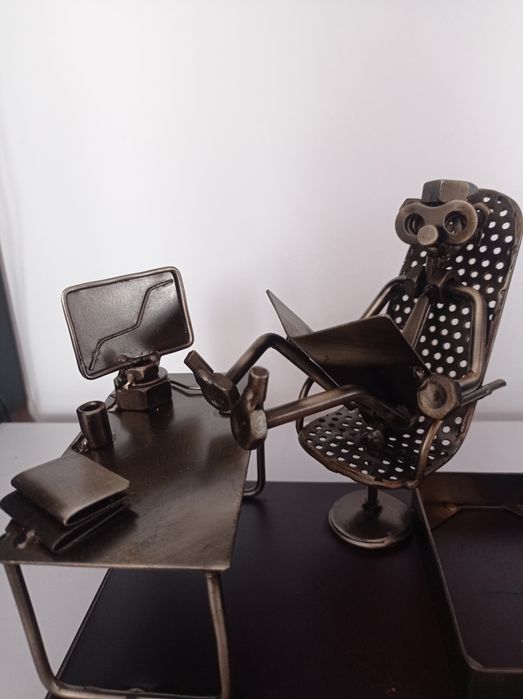 Vand Statueta Metalica de Birou