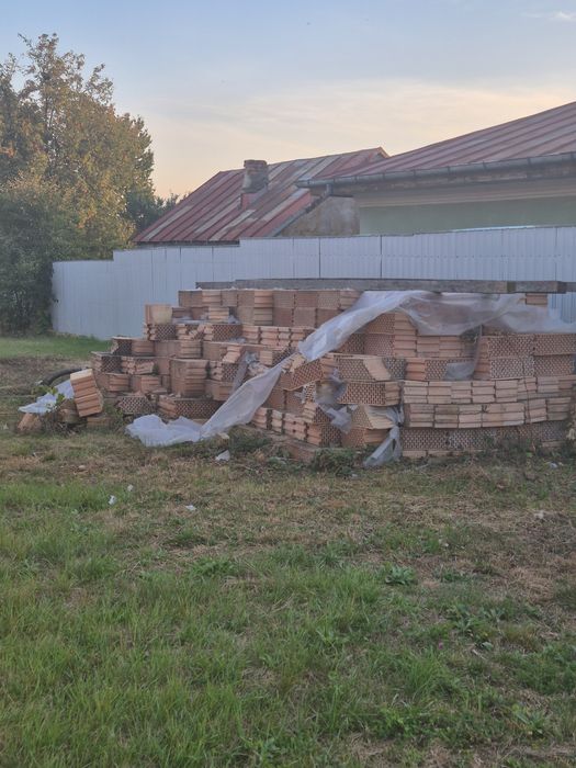 Caramida pentru constructi -de vanzare
