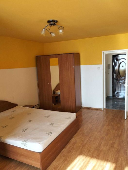 Dau în chirie garsonieră zona RFN