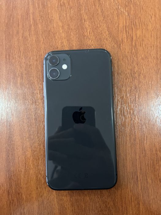 iPhone 11 black.