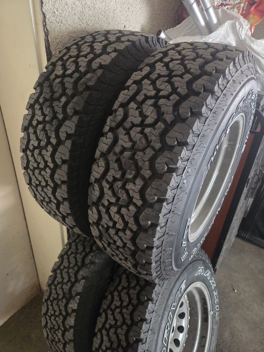 Гуми  Maxxis,с джанти