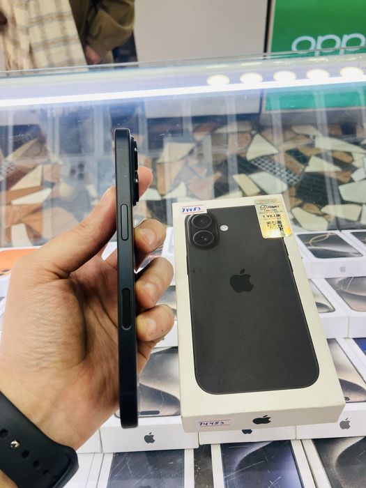 iPhone 16  128 gb black yengide 100%