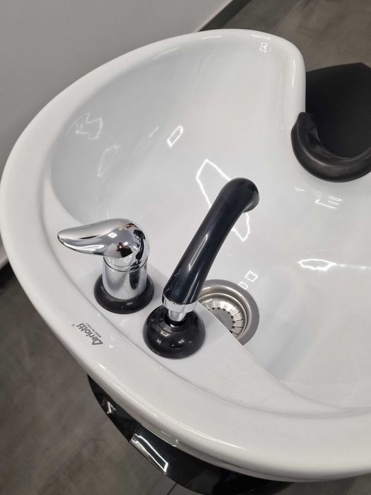 Продавам фризьорско оборудване