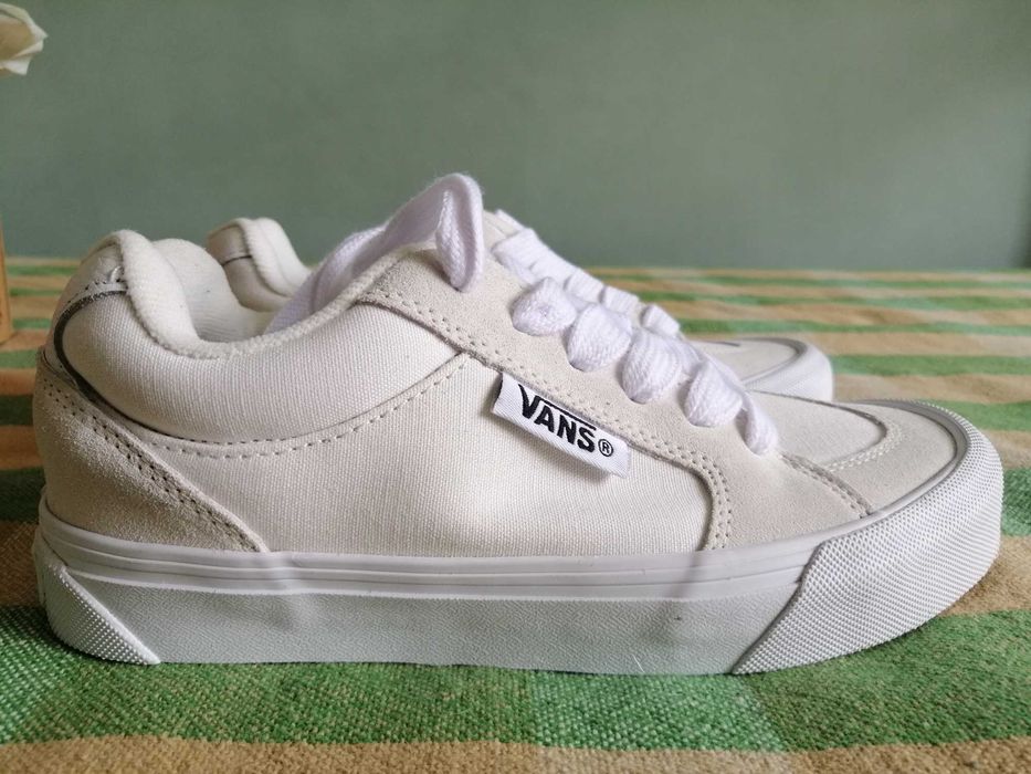 Нови спортни обувки Vans
