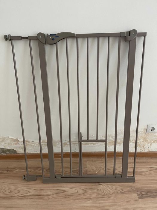 Преградна решетка за кучета