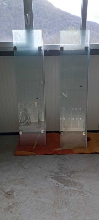 Стъклена душ кабина