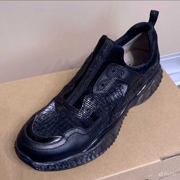 Кроссовки фирмы TJ COLLECTION