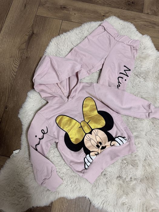 Продам веши для девочки