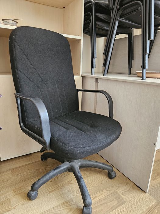 Продам офисные стулья