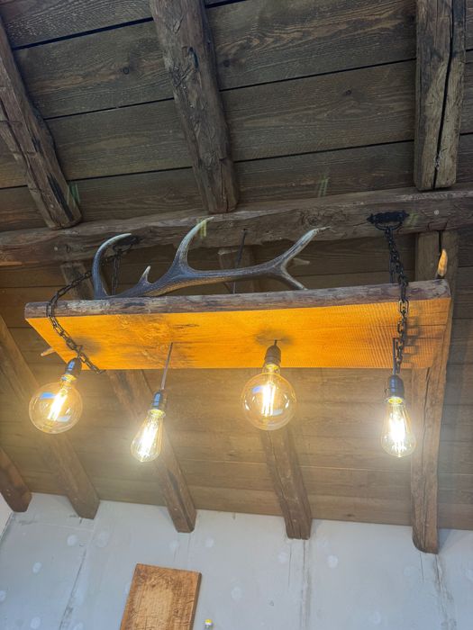 Дървен полилей с истински еленски рога