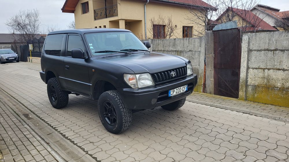 Vând Toyota Land cruiser motor 3 L diesel 4X4 mare 4x4 mic fara gram d