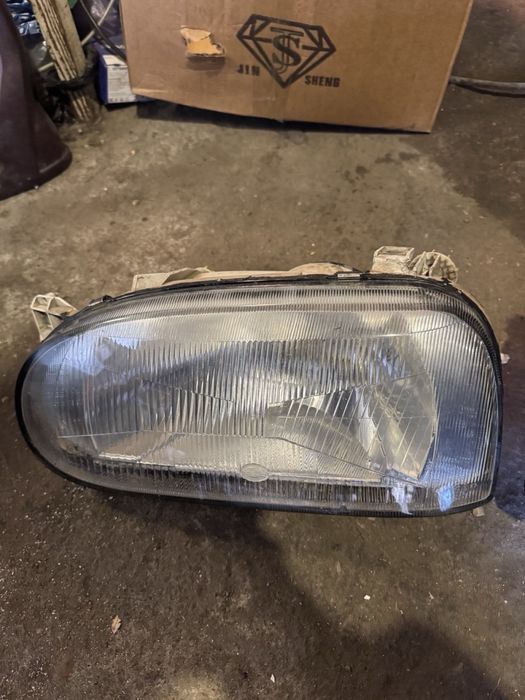 Продам фары гольф 3 оригинал Hella