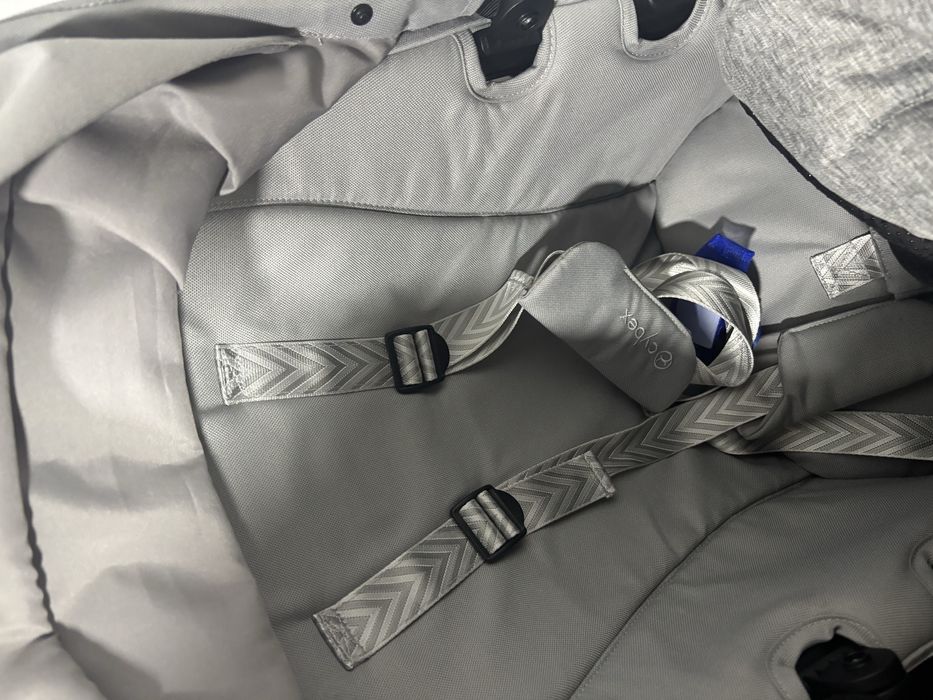 Vand carut cybex gold eos lux