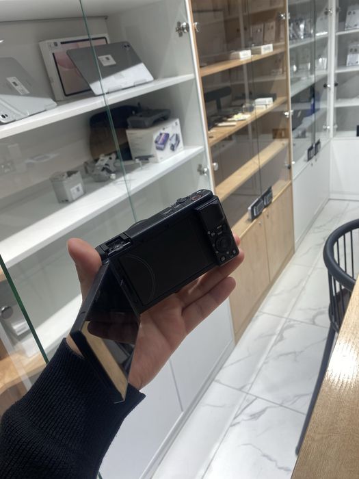 sony ZEISS.