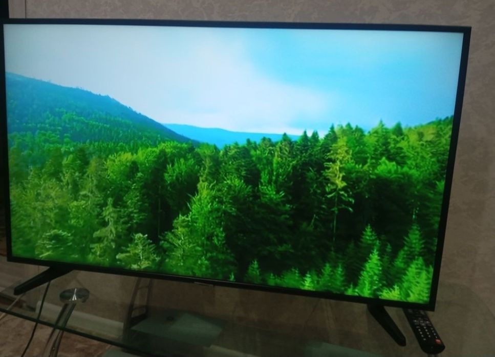 Телевизор samsung оригинал 4К UE43HU7100