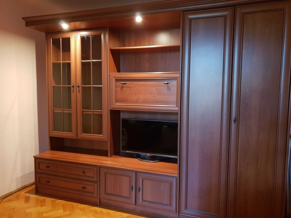 Ofer spre inchiriere apartament trei camere ultracentral