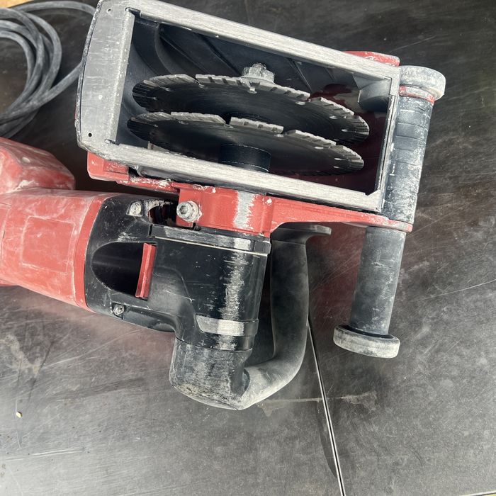 De vanzare masina de slituit hilti