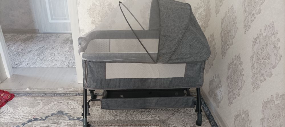 Bolalar krovati holati yangi