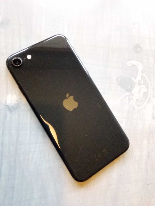 iPhone SE 64GB Midnight - батерия 100% с гарация 1,5 години
