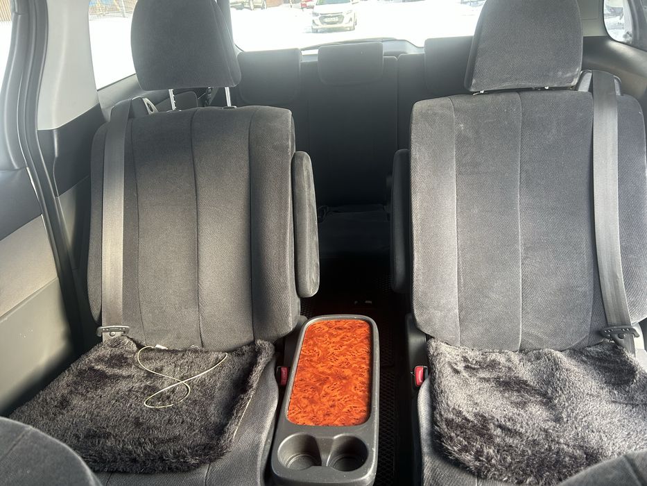 Продам Toyota Estima 2010 год