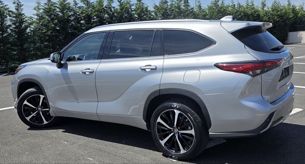 TOYOTA Highlander 2022 — imagine 3