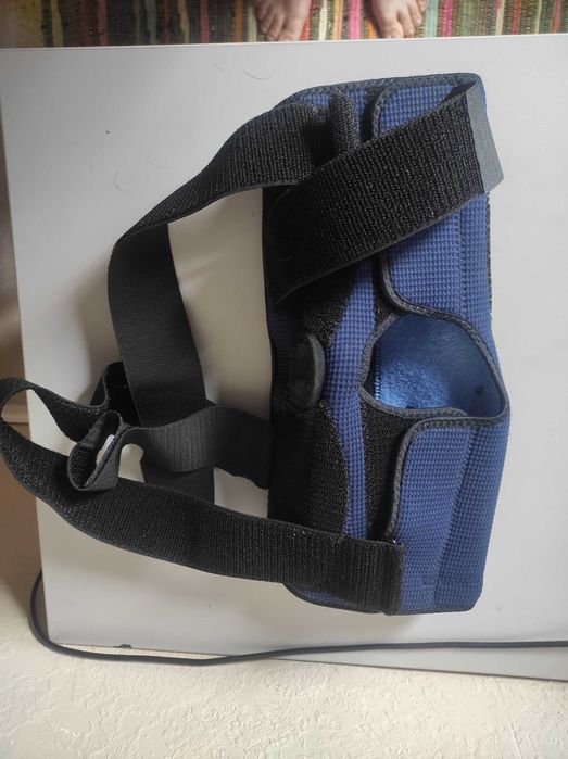 Продам коленный бандаж.