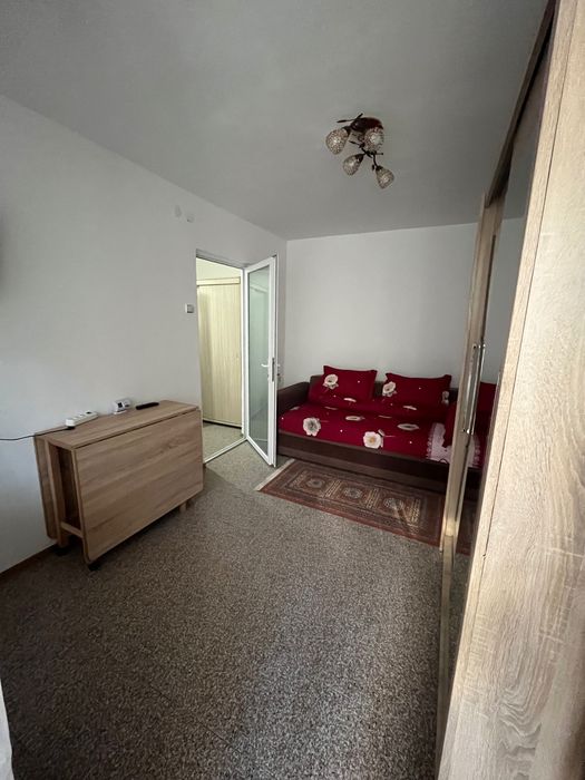 Închiriez apartament 2 camere, zona 9 mai