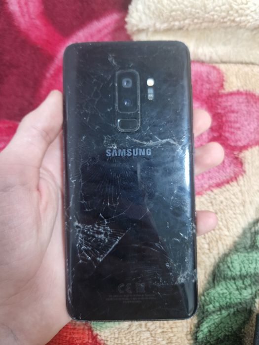 Продам самсунг с9+