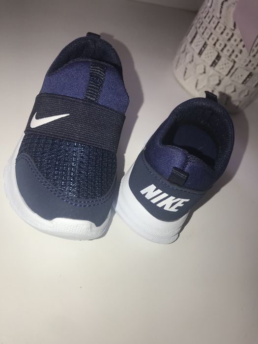 Продам новые кроссовки