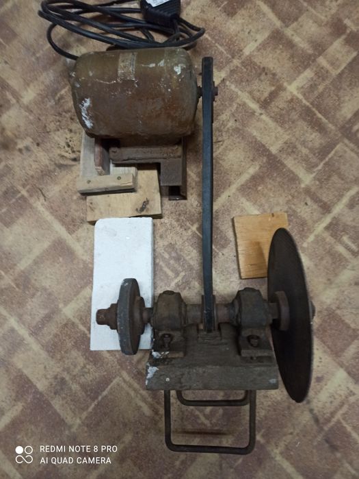 Шмиргел трифазен на изнесена ос