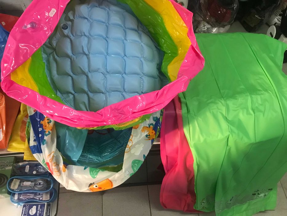 Продавам плажни артикули