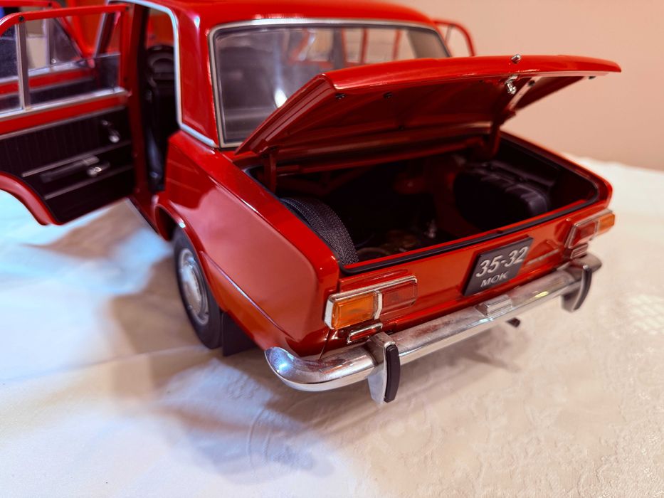 Макет ”Жигули - ВАЗ 2101 - 1:8” от Списания сглоби Жигули