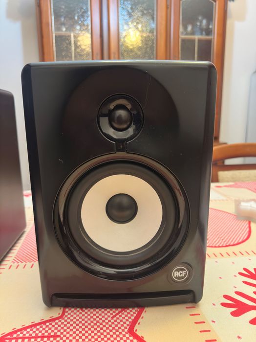 RCF AYRA SIX мониторни колони