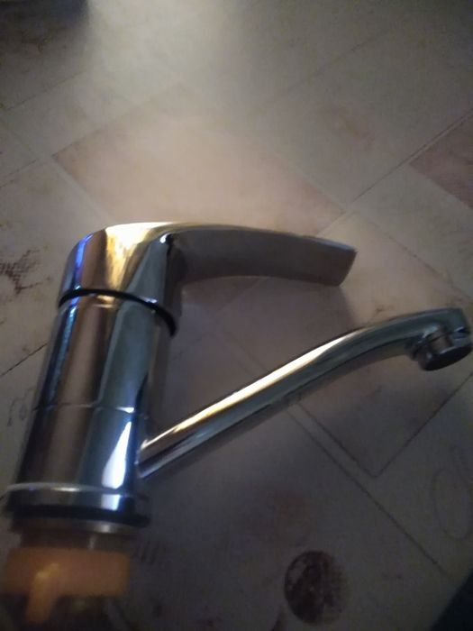 Продаю два смесителя для кухни новые цена за оба 300000сум