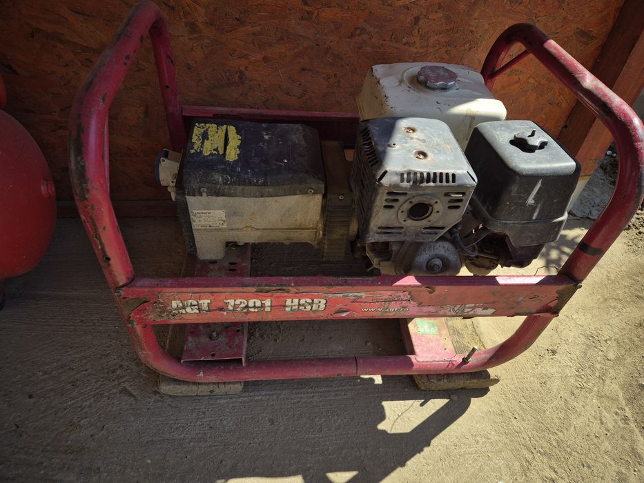 Vând generator Honda
