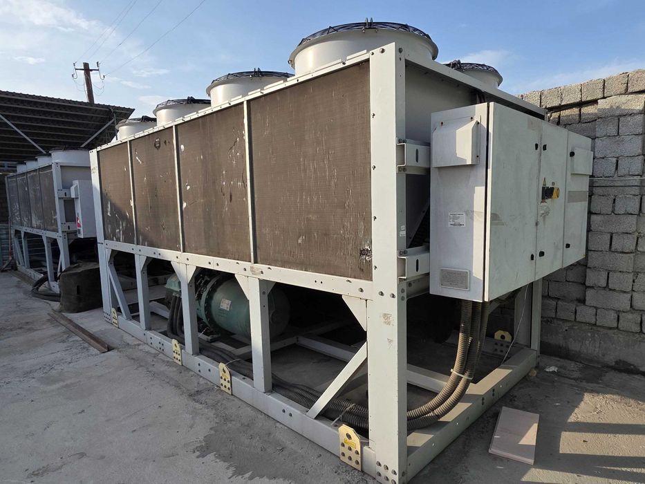 Предлагаю к продаже мощный чиллер на 440 кВт.