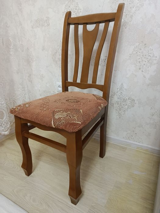 Stol va 12ta stul(yong'oqdan qilingan stullar)