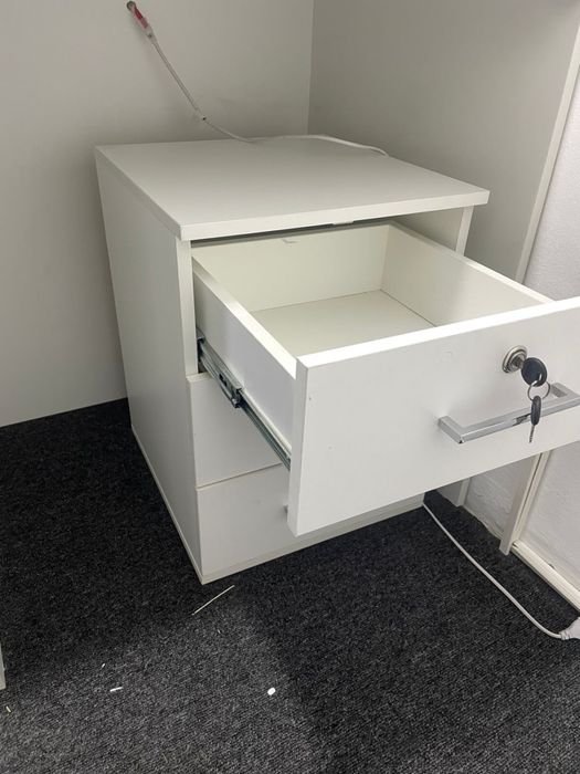 Ресепшн с Тумбой вместе можно .