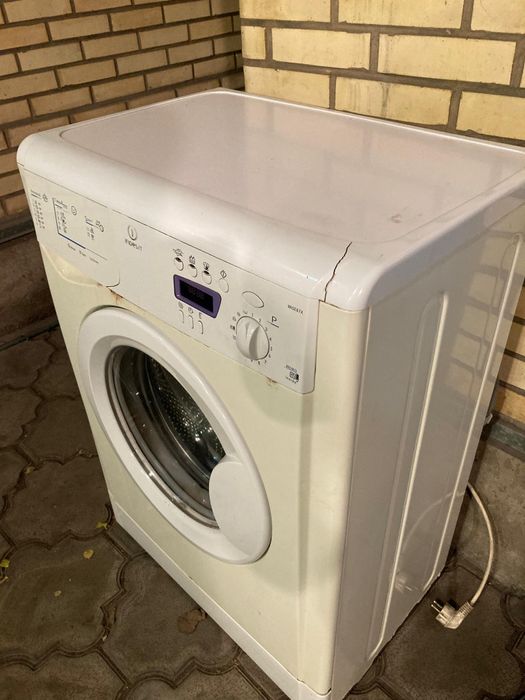 Продам стиральную машину Indesit