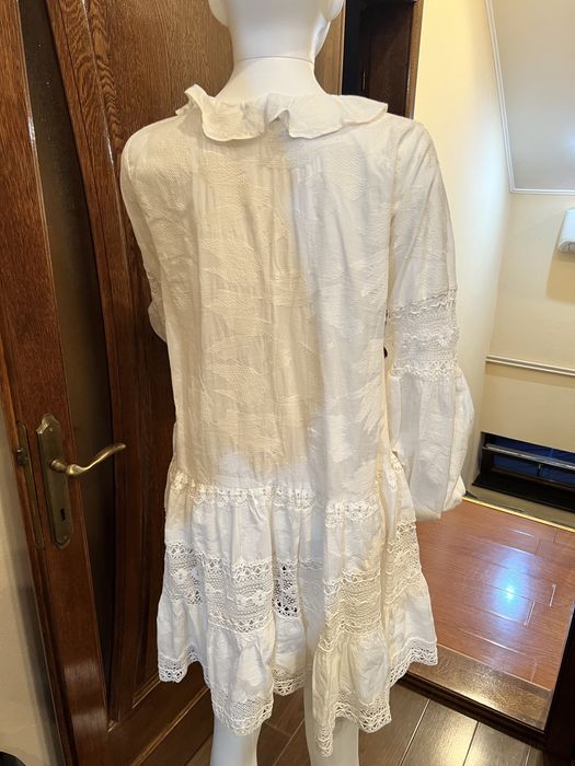Vand rochie PNK cu insertii de dantela