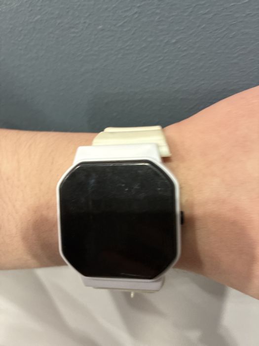 Кварцовые часы Aisha Serebriti