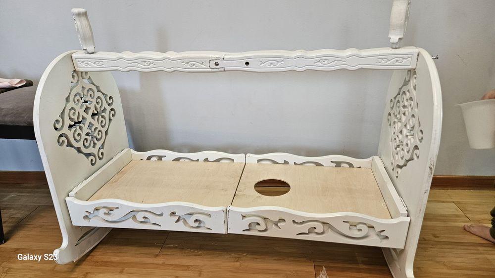 Бесік. Қолданбаған. Жиналатын бесік