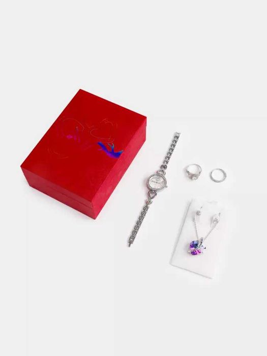 Ayollar uchun soat, taqinchoqlar to'plami