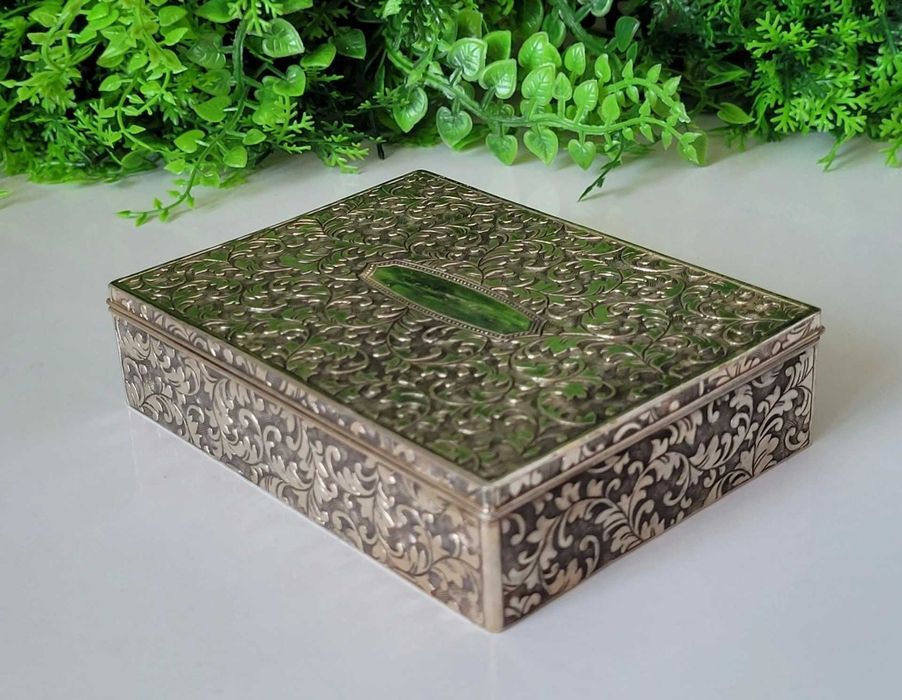 Tabacheră veche sau "trinket-box"