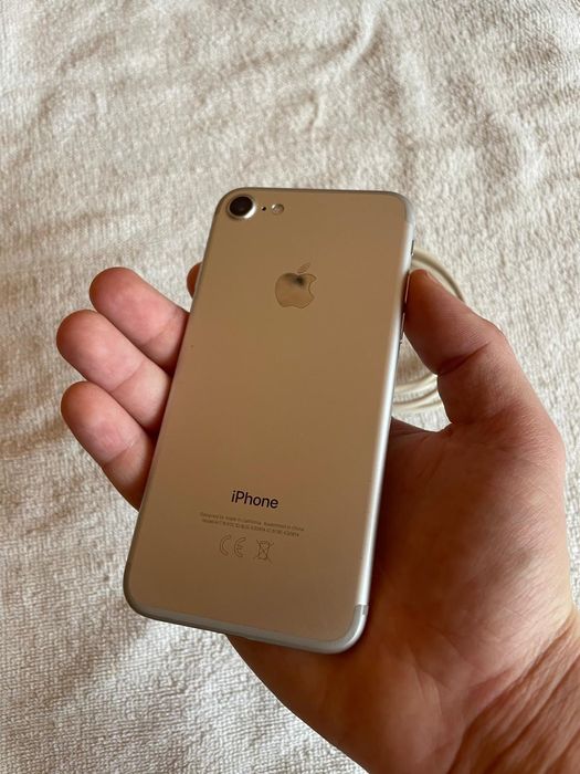 Vând două iPhone 7 cel roz e 120 cel gri 199 lei